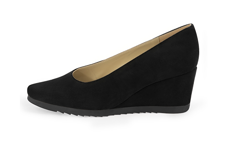 French elegance and refinement for these matt black dress pumps, with a round neckline, 
                available in many subtle leather and colour combinations. This pretty wedge heel pump will be perfect for "everyday".
To be personalized with your materials and colors.   
                Matching clutches for parties, ceremonies and weddings.   
                You can customize these shoes to perfectly match your tastes or needs, and have a unique model.  
                Choice of leathers, colours, knots and heels. 
                Wide range of materials and shades carefully chosen.  
                Rich collection of flat, low, mid and high heels.  
                Small and large shoe sizes - Florence KOOIJMAN